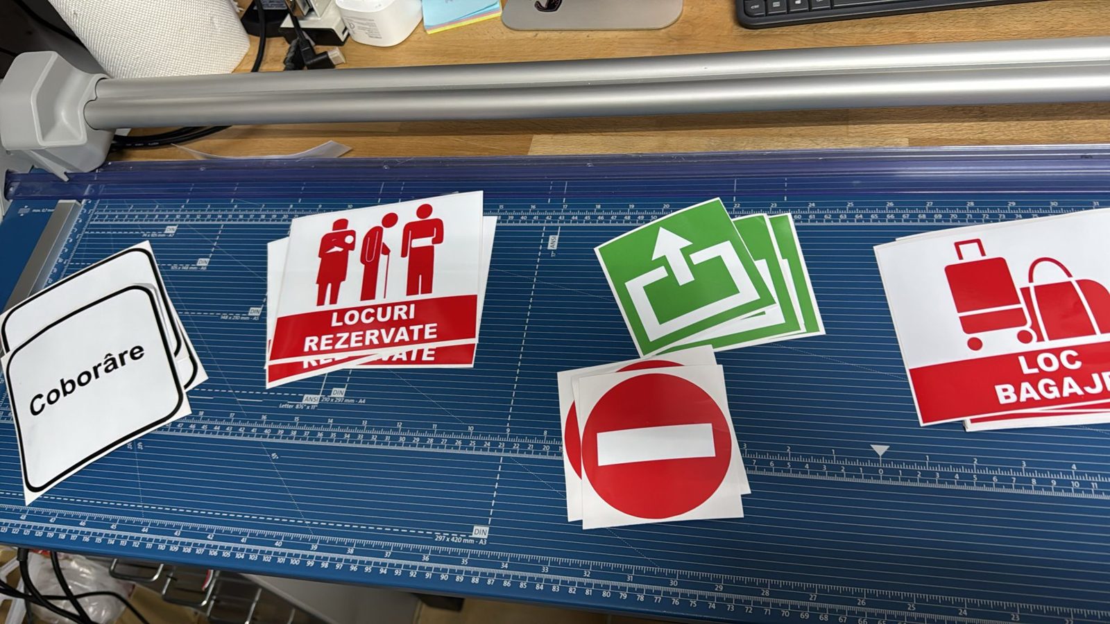 Stickere die-cut cu logo de firmă