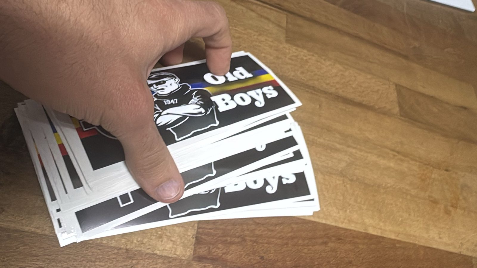 Etichete în forme personalizate decupate pe contur
